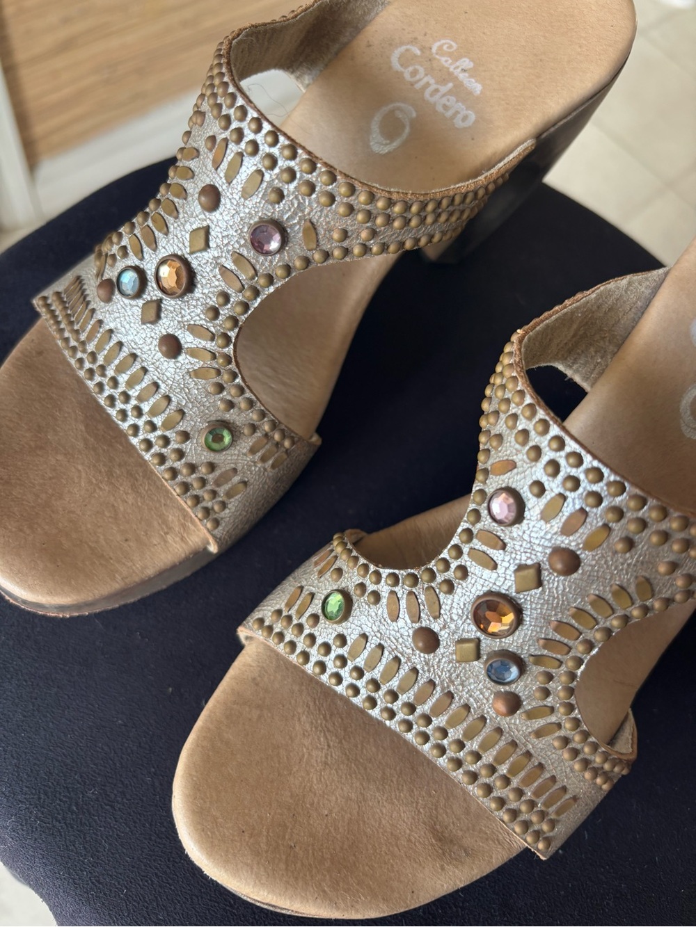Calleen Cordero Artisan Silver crackle Leather stunning Heels